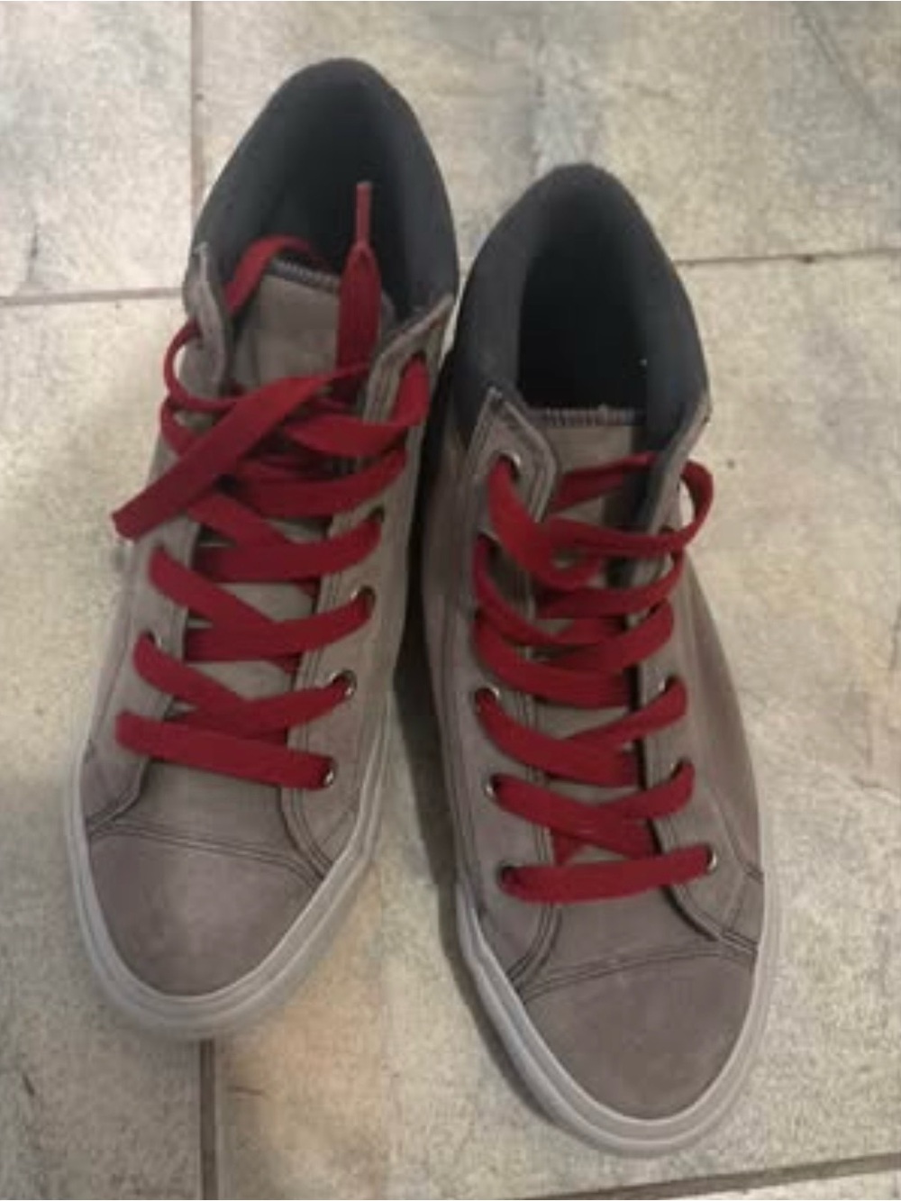Like *NEW* Custom young men’s 6 Converse leather & suede high top sneakers
